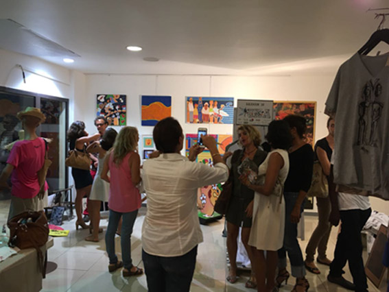 Le UKAstore expose les artistes et les vêtements UKA aux galeries de Houelbourg à Jarry. Ouvert de 10h à 18h jusqu'au 23 décembre.Piaf vous y accueillera le mercredi 13 décembre toute la journée. Le UKAstore expose les artistes et les vêtements UKA aux galeries de Houelbourg à Jarry. Ouvert de 10h à 18h jusqu'au 23 décembre.Piaf vous y accueillera le mercredi 13 décembre toute la journée.